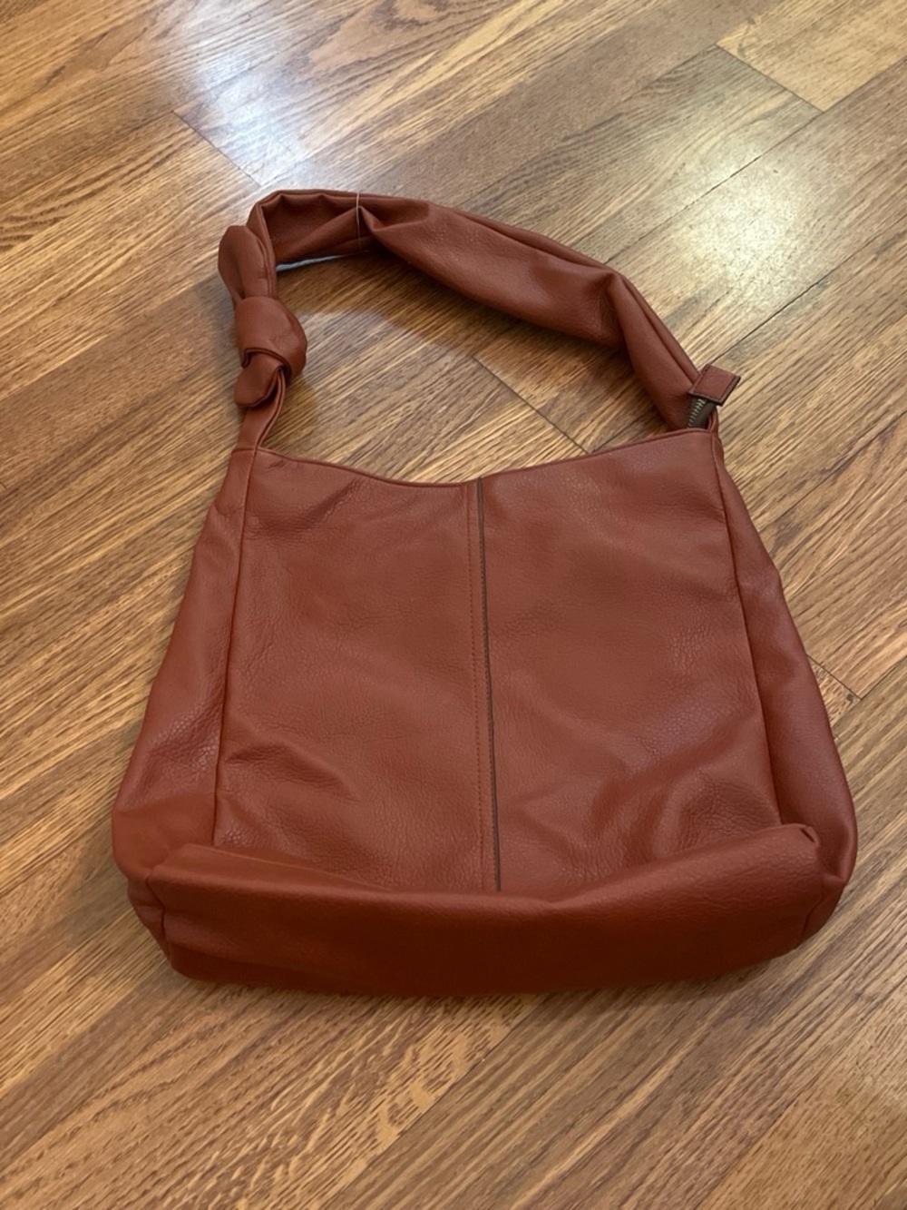 Women's Leather Shoulder Bag in Rich Chestnut